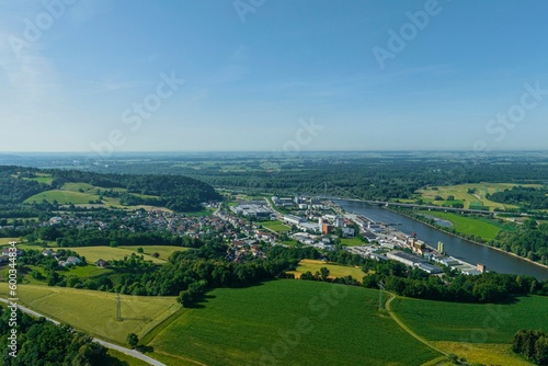 Fototapeta Naklejka Na Ścianę i Meble -  Donau-Region rund um Deggendorf - Ausblick Richtung Deggenau und Isar-Mündung
