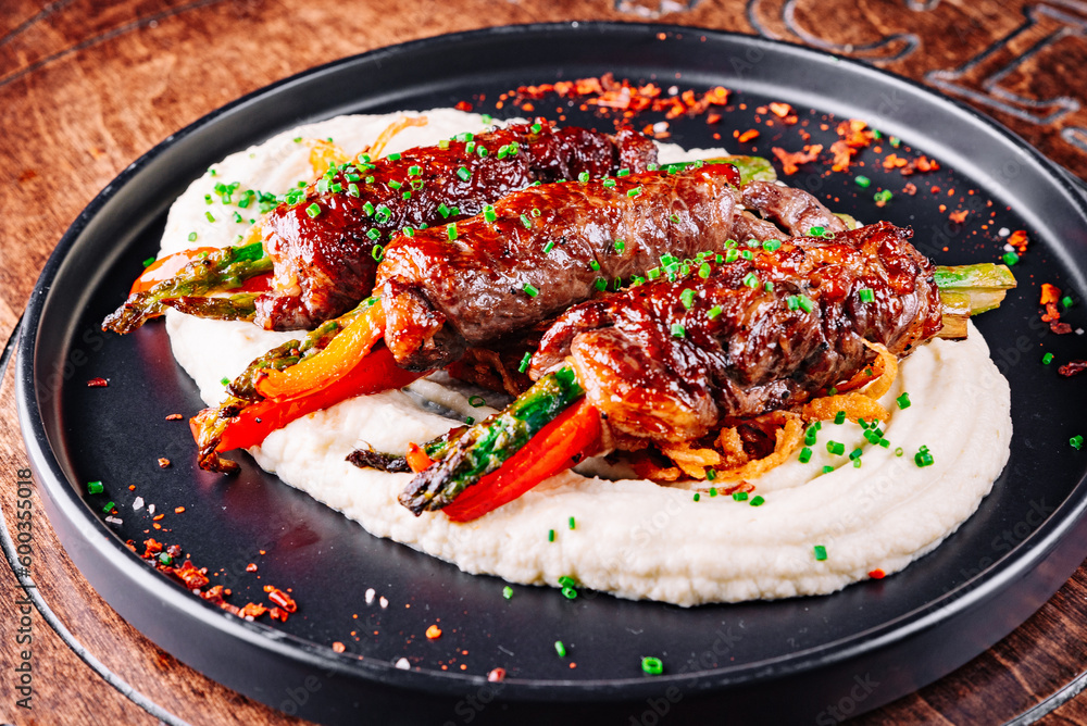 beef rolls stuffed with sweet pepper and asparagus beef rolls stuffed with sweet pepper and asparagus