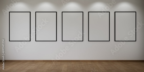 Canvastavla 5 cadres vides accrochés sur un mur blanc avec des spots, illustration pour inté
