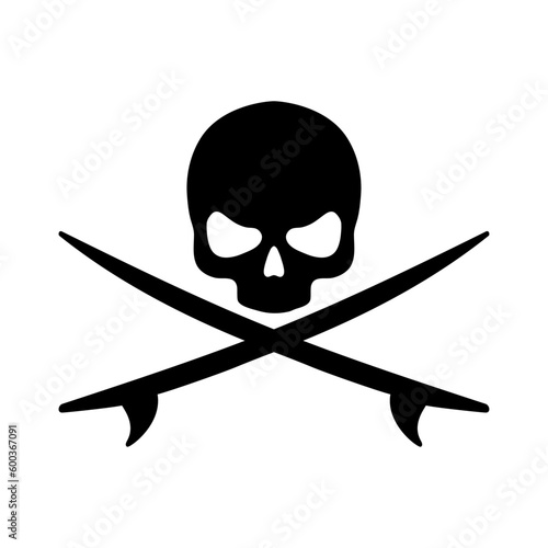 Logo club de surf. Símbolo pirata con silueta de cráneo con tablas de surf cruzadas
