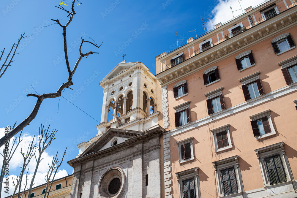 Eglise et immeubles à Rome