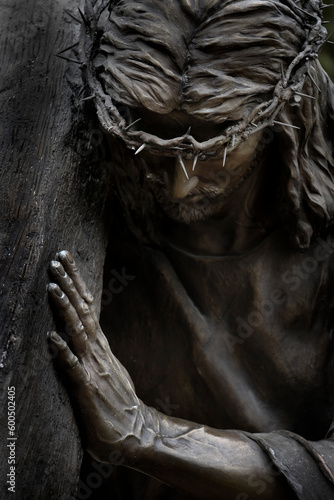 Foto Statue of Jesus Christ the Savior Crown of Thorns from Crucifixion Atonement and