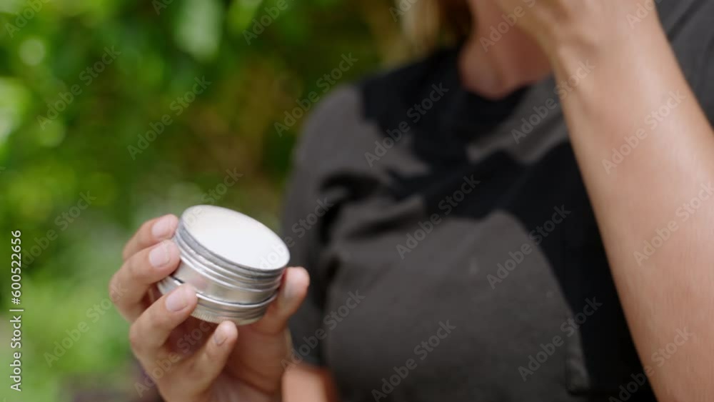 Video „Blonde caucasian female surfer applying sunscreen zink on her