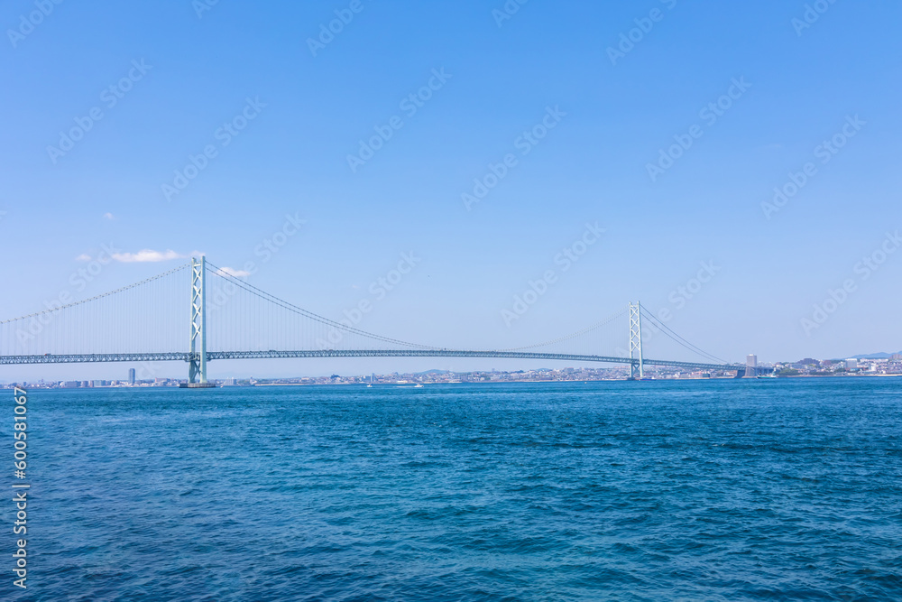 快晴の明石海峡大橋