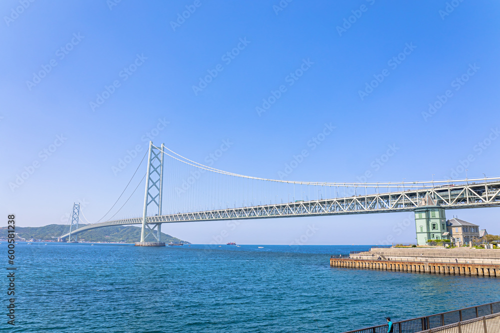 Obraz premium 快晴の明石海峡大橋