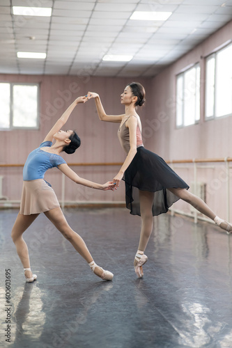 Fototapeta Naklejka Na Ścianę i Meble -  Two Asian ballerinas are dancing in the class. 