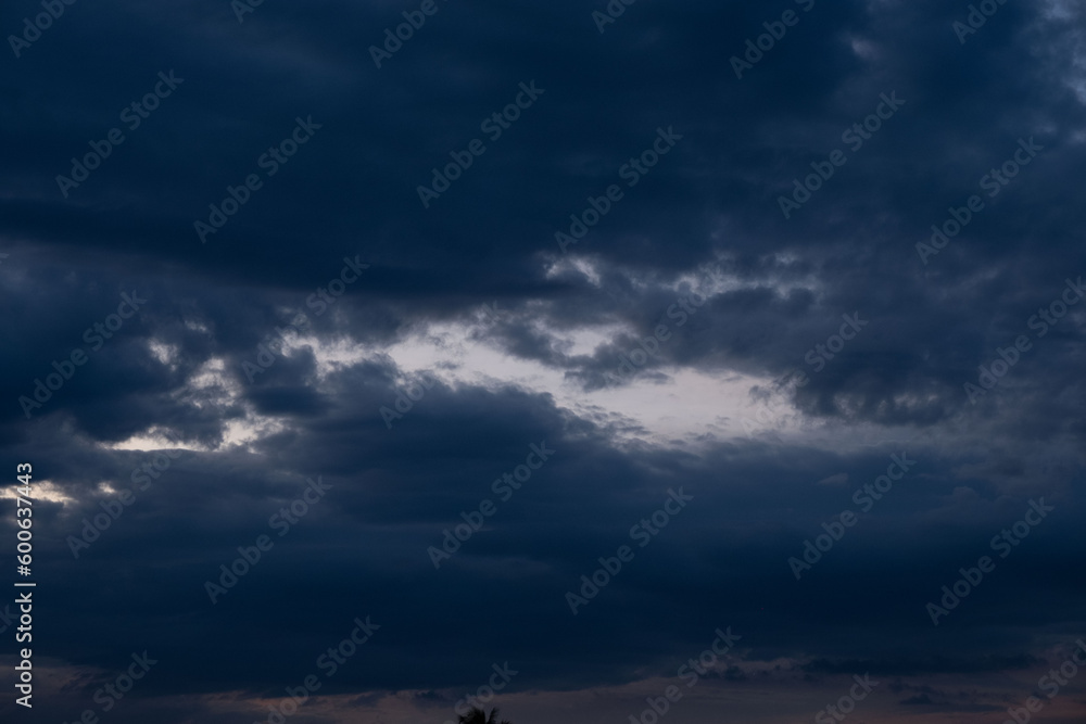 Obraz premium Rainy clouds Dark cloud