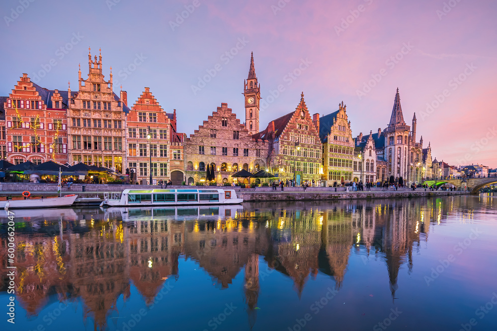 Obraz premium View of historic city of downtown Ghent, cityscape of Belgium
