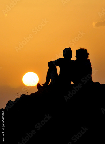 Günbatımı izleyen genç çift, Young couple watching the sunset