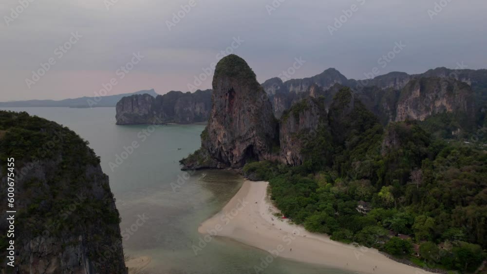 Ao Phra Nang and Railay in the evening, go to the sea. Ao Phra Nang and Railay in the evening, go to the sea.