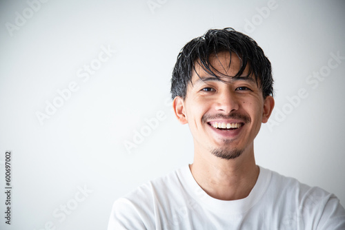 Fotobehang 穏やかな笑顔の30代男性