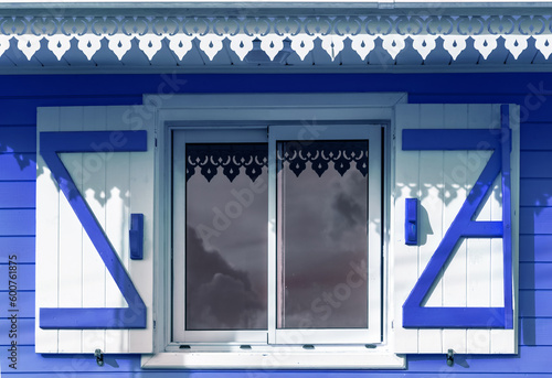 Fenêtre de case créole réunionnaise  photo