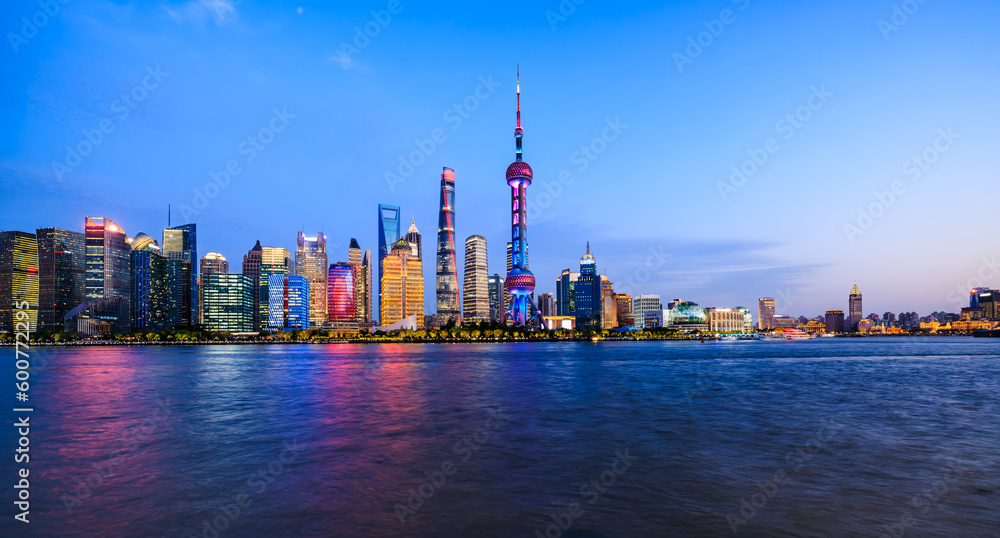 Obraz premium Beautiful Shanghai skyline and modern buildings scenery at night, China.