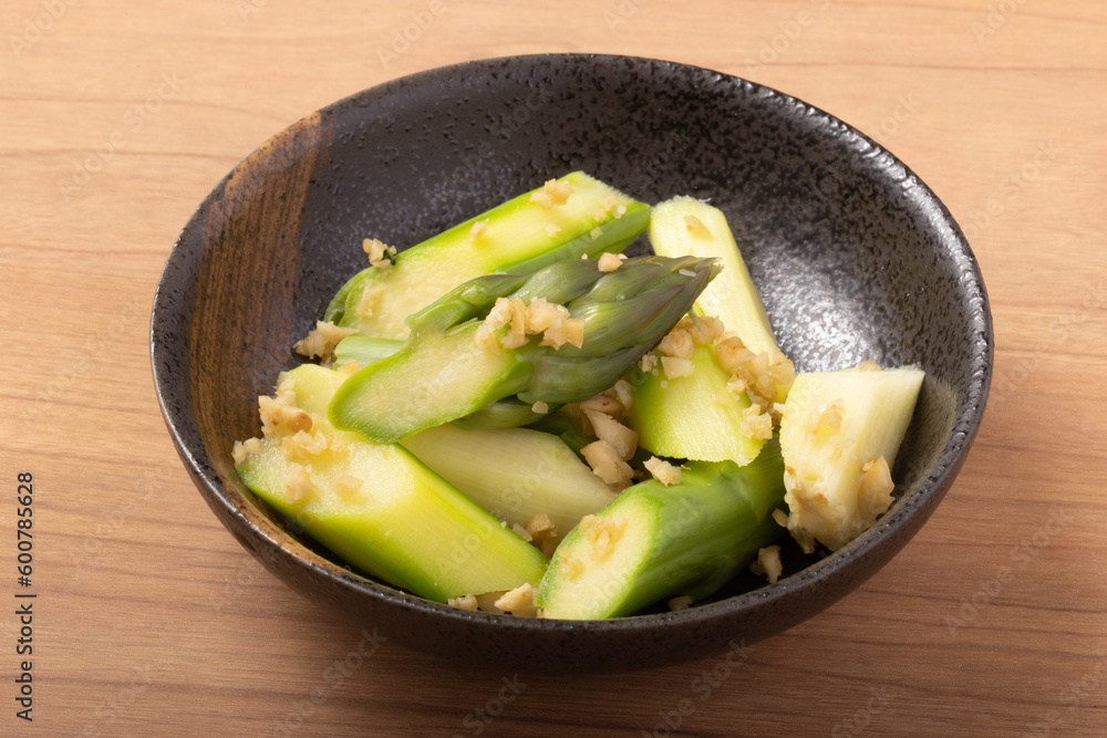 アスパラガスのピーナッツ和え