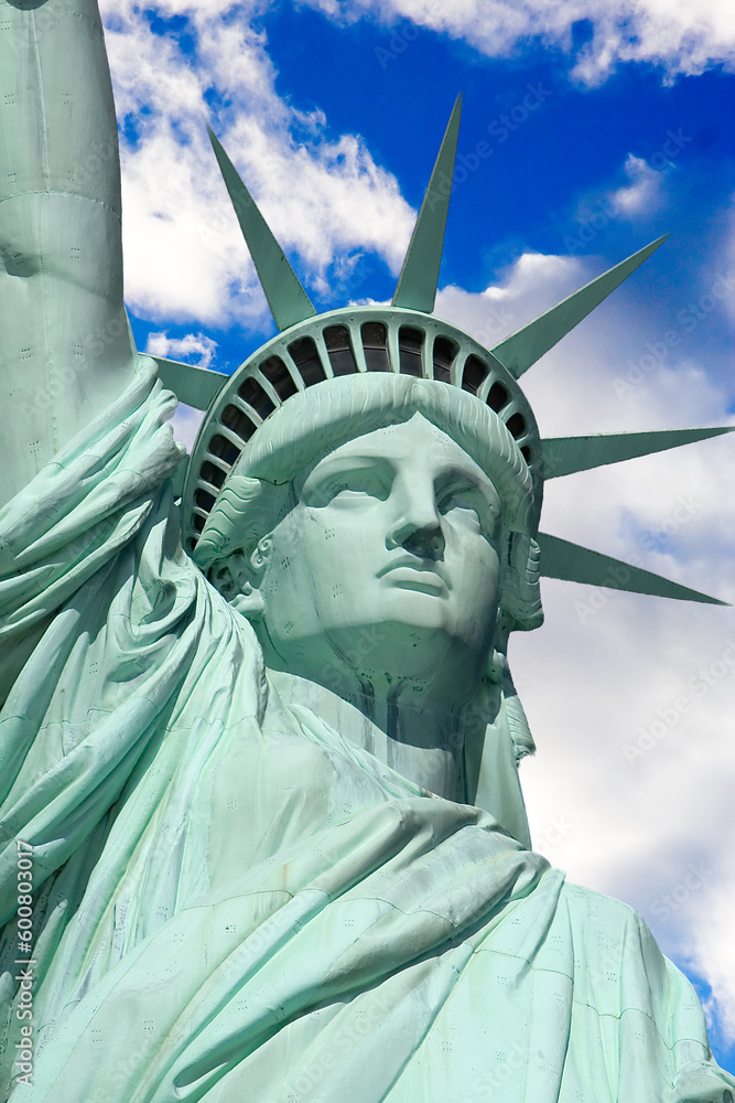 Fototapeta premium Close-up of the Statue of Liberty with blue sky