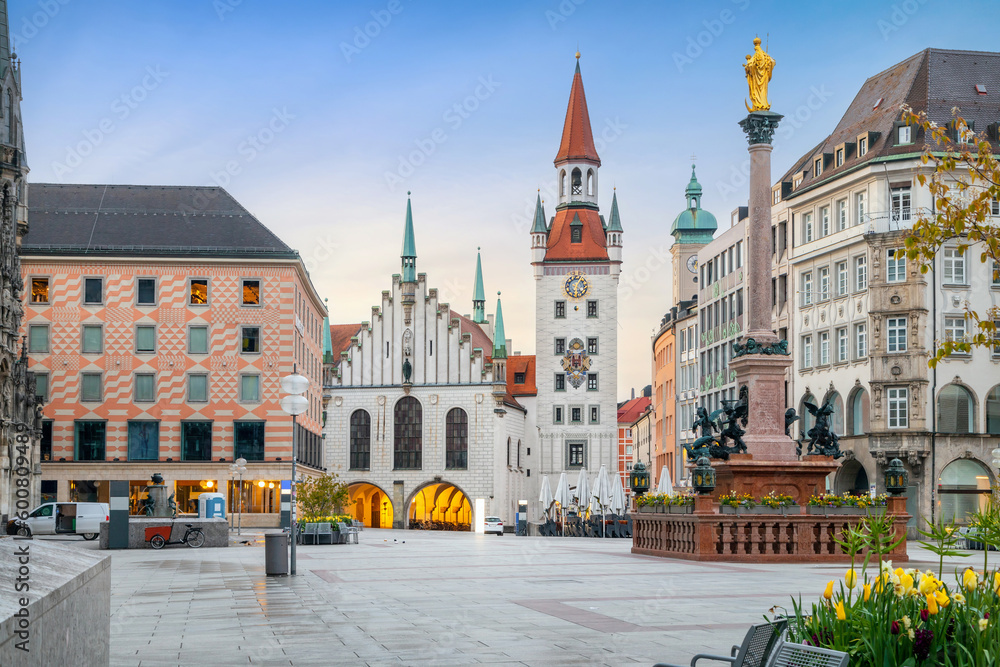 Munich, Germany - View of Marienplatz square and building of historic Town Hall (Altes Rathaus) - obrazy, fototapety, plakaty 