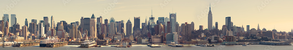 Fototapeta premium Ultra-wide panoramic View of Midtown Manhattan