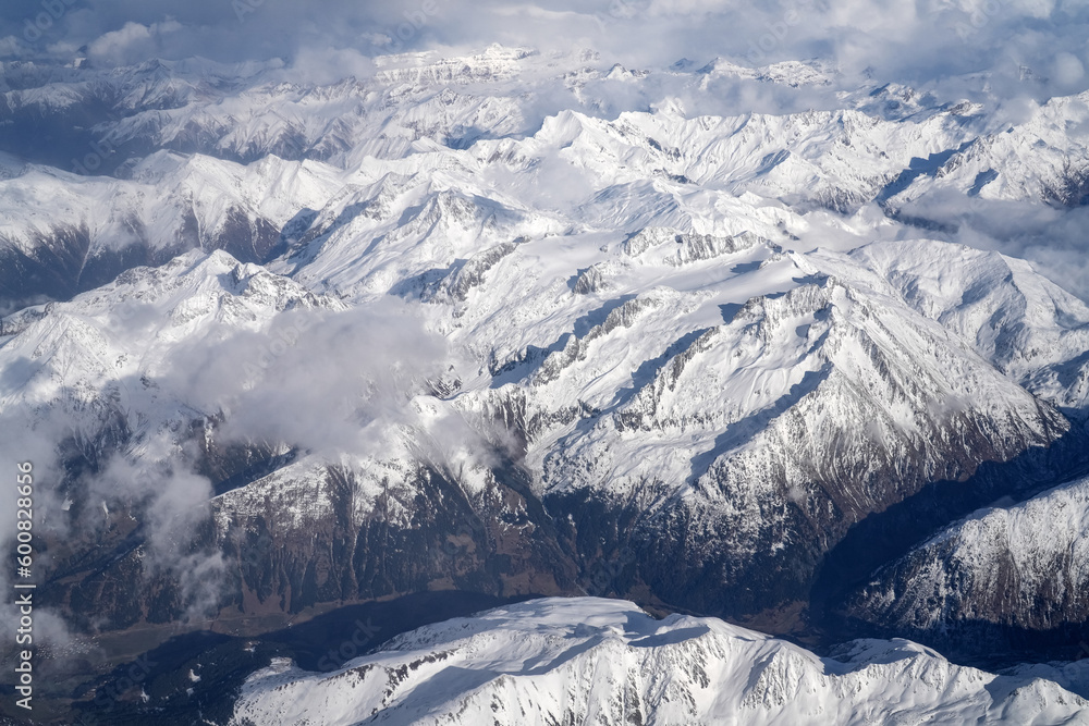 blick auf die alpen verschneite berge südalpen frankreich-italien grenzgebiet