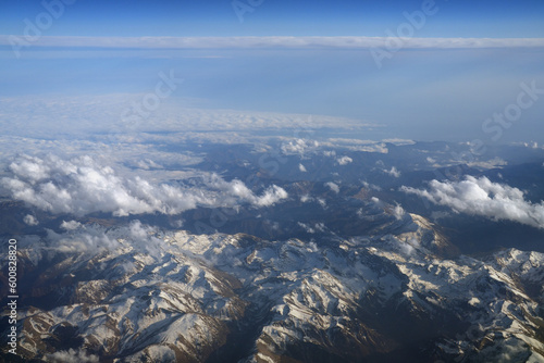 blick auf die alpen verschneite berge südalpen frankreich-italien grenzgebiet