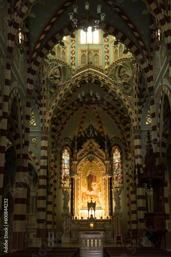 Interiores de una catedral en la ciudad de Bogota  Colombia. 