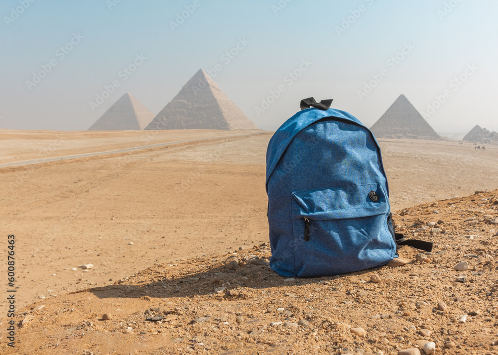 guiza pyramids bag - obrazy, fototapety, plakaty 