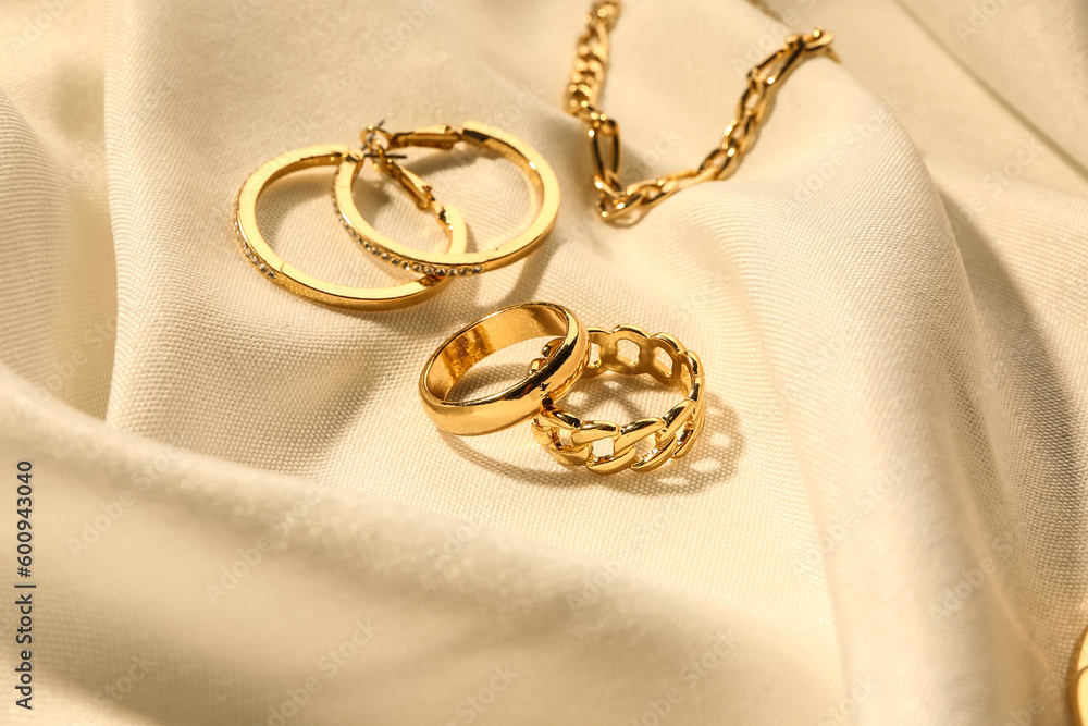 © Pixel-Shot - Beautiful jewellery on white fabric background © Pixel-Shot - Beautiful jewellery on white fabric background