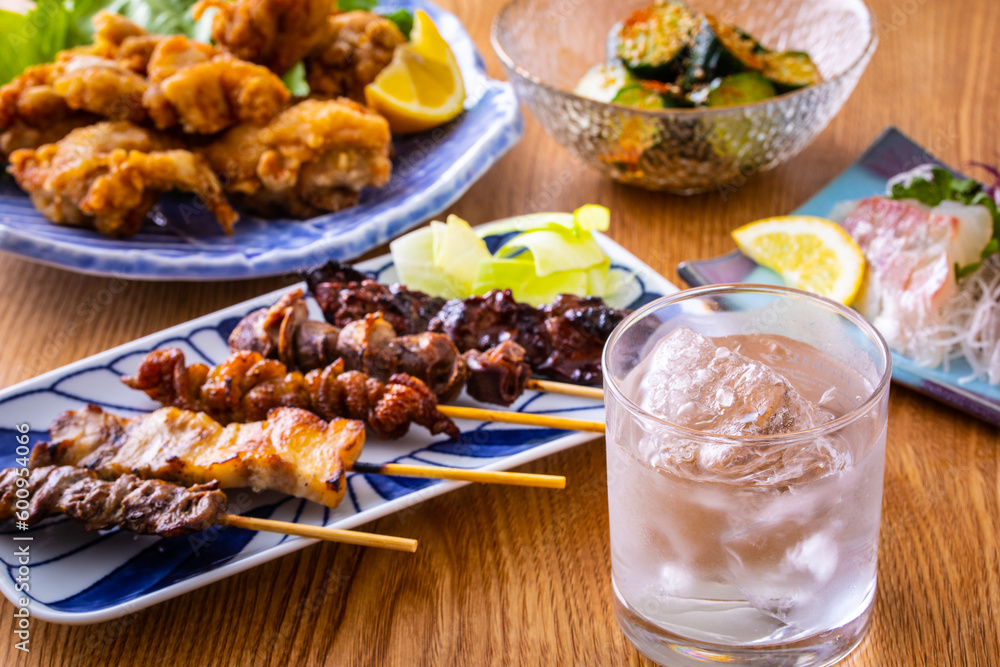日本の居酒屋の焼酎と料理 日本の居酒屋の焼酎と料理
