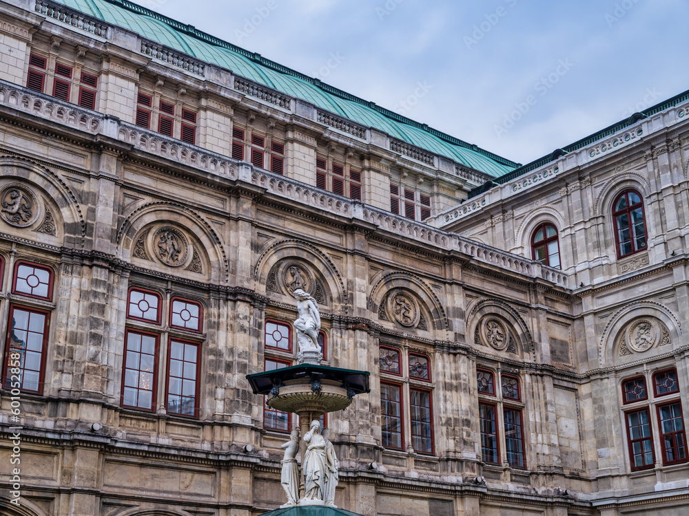 Fototapeta premium Close up shot of Vienna Operahouse historic building, Vienna, Austria