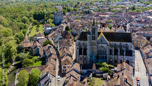 Fotografía Aerial view of the medieval town of Moret-sur-Loing in Seine et Marne, France -