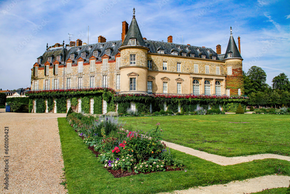 Obraz premium Castle of Rambouillet near Paris, Yvelines, France - Old stately home that was the official residence of the Presidents of the French Republic with round turrets covered with vines