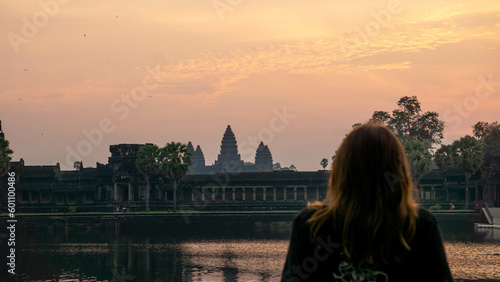 Obraz na płótnie A man looking at Angkor wat in Cambodia during a vibrant sunrise