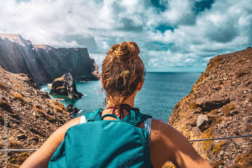 Fototapete Sporty tourist enjoys picturesque view of the impressive cliffs of Madeira Island