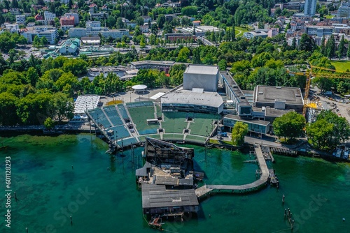 Fotografía Bregenz am Bodensee - Ausblick auf die Seebühne und die Stadt