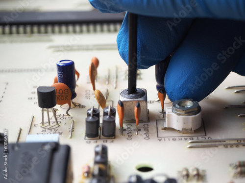 Foto Tunable variable oscillator transformer inductor coil on electronic circuit boar