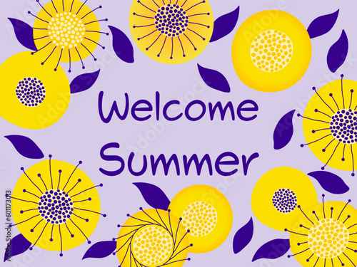 Welcome Summer - Schriftzug in englischer Sprache - Willkommen Sommer. Gru  karte mit abstrakten Blumen und Bl  ttern in den Farben Gelb und Lila.