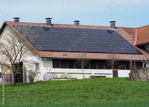 Selbstversorger - Solarzellen erzeugen umweltfreundlichen Strom auf dem Hausdach