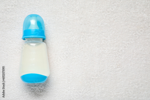Baby formula bottle with bl...