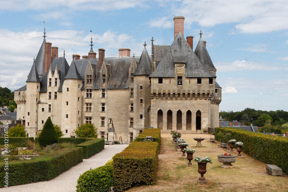Indre-et-Loire - Langeais - Le chateau et son jardin