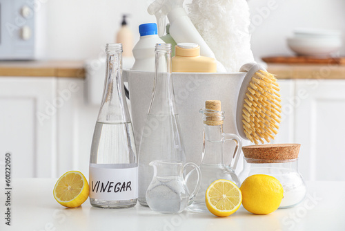 Принти на полотні Bottles of vinegar, baking soda, lemons, brush and detergents on table