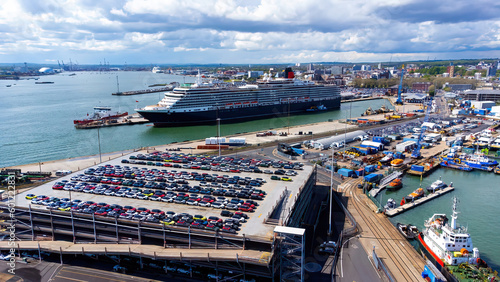Fotografiet Queen Victoria cruise ship moored in the Port of Southampton on the Channel coas