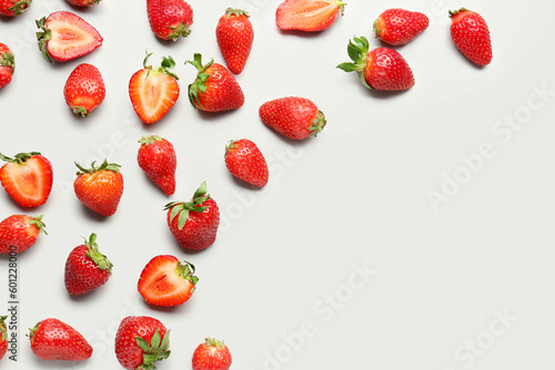 Obraz na płótnie Fresh strawberries on white background