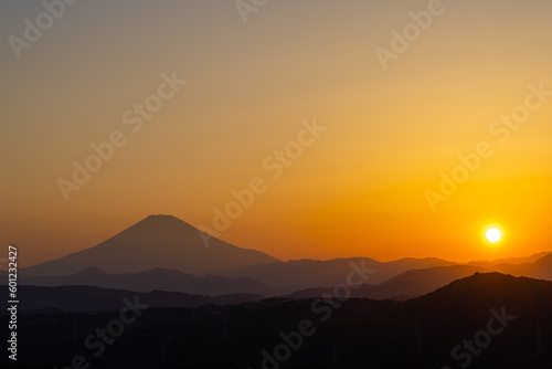 湘南平から望む富士山と夕陽