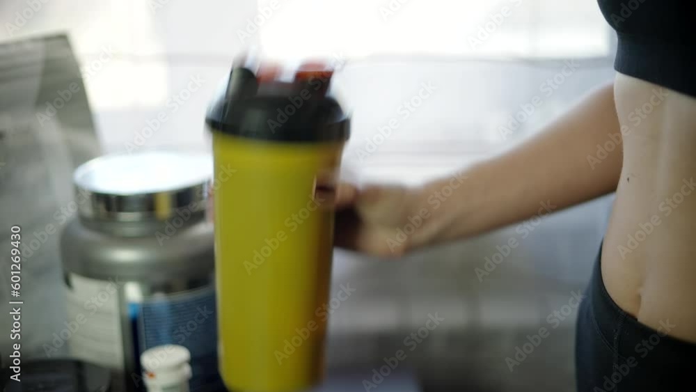 Use of protein or creatine and shakers . Drinks for sports and muscle gain Use of protein or creatine and shakers . Drinks for sports and muscle gain