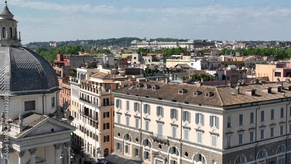 Piazza del Popolo e panoramica su Roma
Ripresa aerea con drone con salita verticale Piazza del Popolo e panoramica su Roma
Ripresa aerea con drone con salita verticale