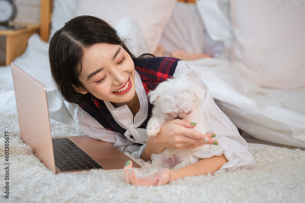 Beautiful asian girl showcased her multitasking abilities as she ...