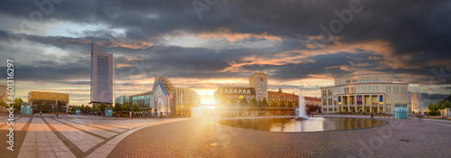 Obraz na płótnie Panorama zum Sonnenuntergang auf dem Leipziger Augustusplatz. w salonie