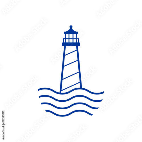 Logo Nautical. Icono de torre marítima en puerto. Faro de luz lineal con olas de mar