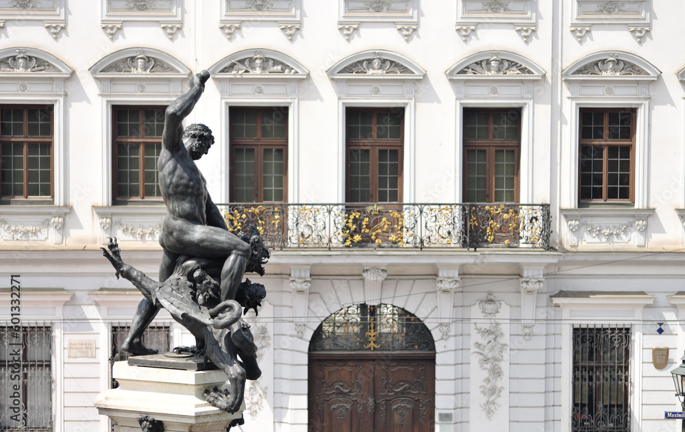 Obraz premium Augsburg, Brunnenfigur, Prachtbrunnen, Herkules, Herkulesbrunnen, Maximilianstraße, Deutschland, Brunnen, fountain figure, splendor fountain, Hercules, Hercules Fountain, Germany, fountain, 