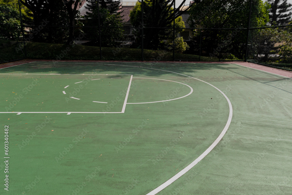 Obraz premium Basketball court view in the morning.