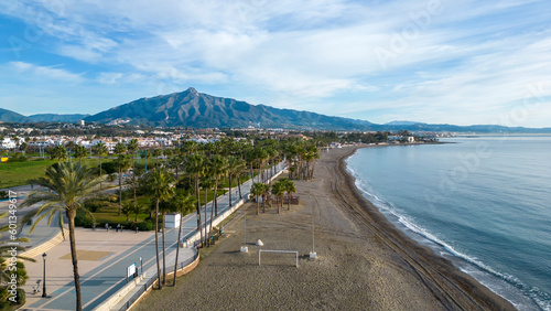 vista aérea de la playa de San Pedro Alcántara en el municipio de Marbella, Andalucía